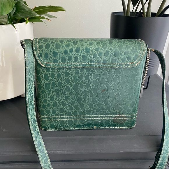 boxy green crocodile print shoulder bag🐊 - Picture 2 of 5